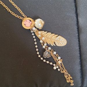 Necklace gold roses leaf